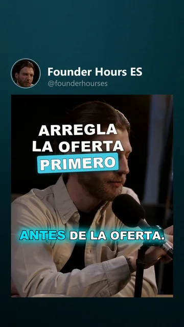Rendered Bluesky variant for Founder Hours ES: the cover moment, hook 'Arregla la oferta primero', neon_cyan captions