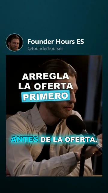 Rendered TikTok variant for Founder Hours ES: the cover moment, hook 'Arregla la oferta primero', neon_cyan captions